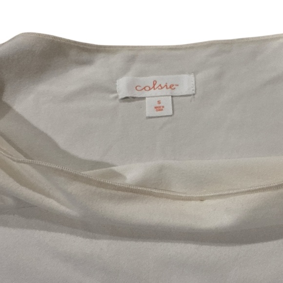 Colsie Ivory Cropped Spring Time Top - Picture 3 of 7